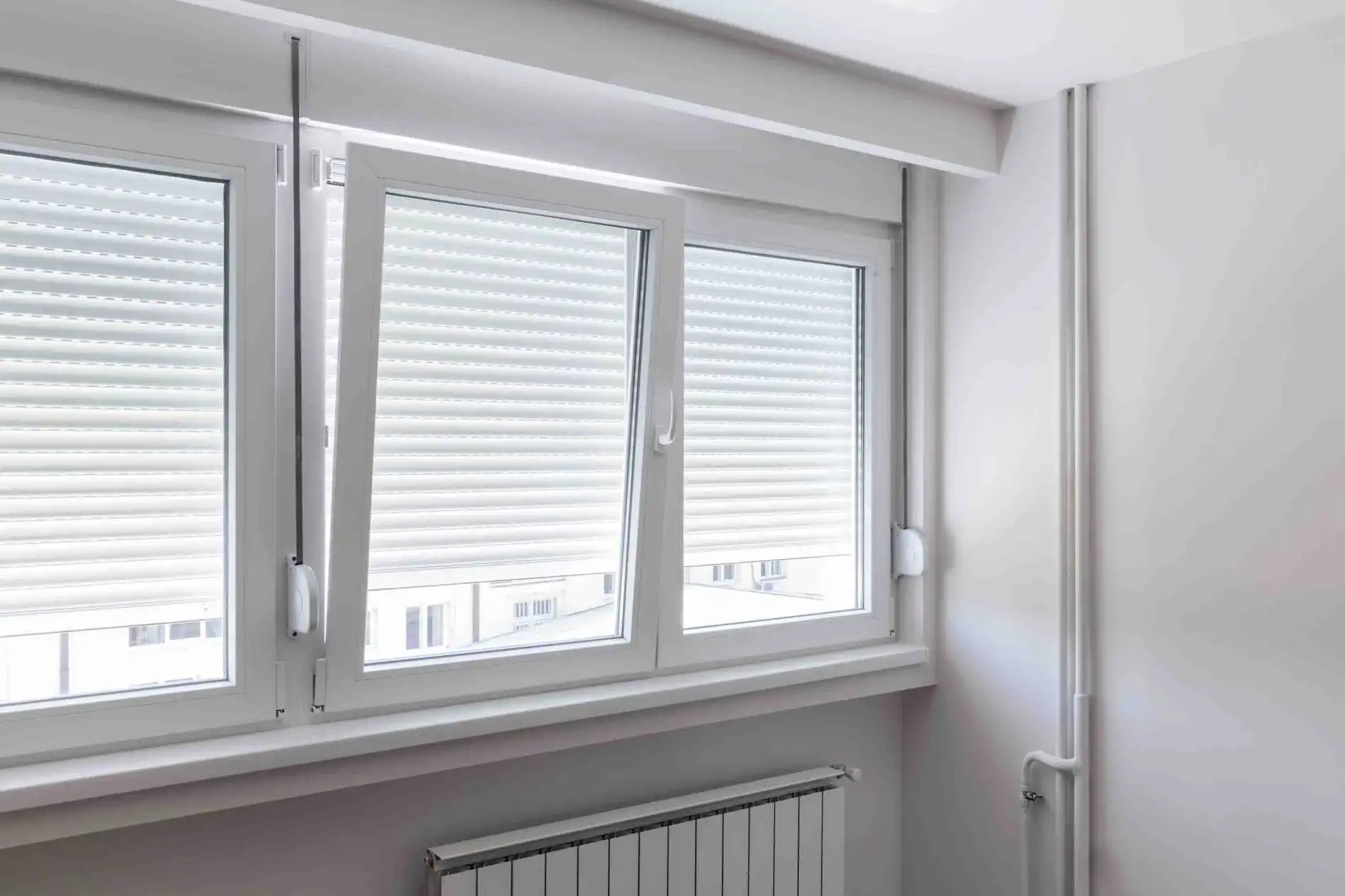 PVC-Fenster im Zimmer